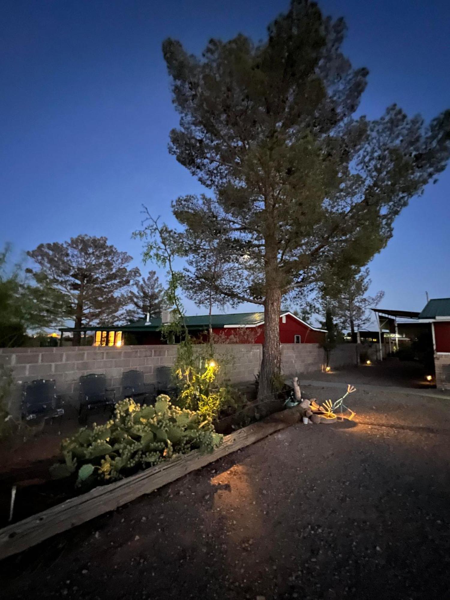 Hole In The Wall Getaway - Usa Mexico Border Bed And Breakfast Columbus Extérieur photo